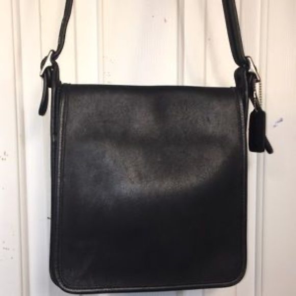 VINTAGE COACH HANDBAG. D - Picture 1 of 1